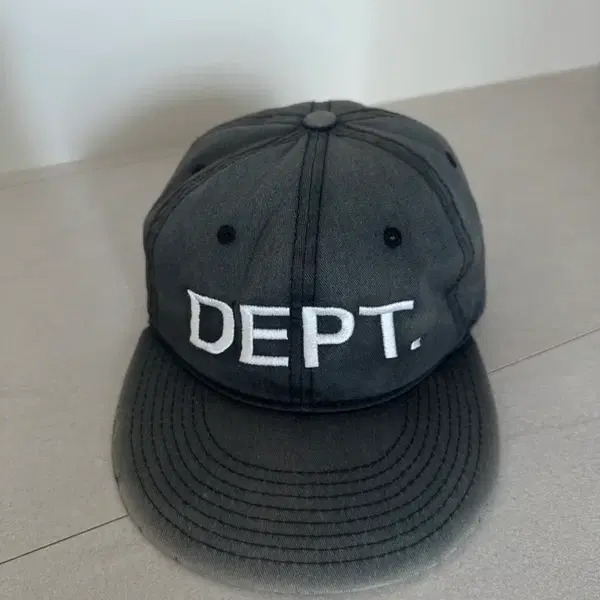 갤러리디파트먼트 DEPT 로고 캡 (에크루)
